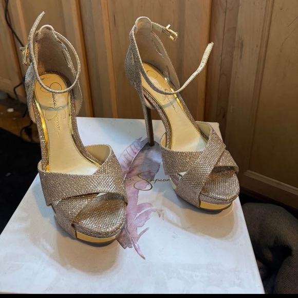 Jessica Simpson Gold High Heels - Picture 1 of 3